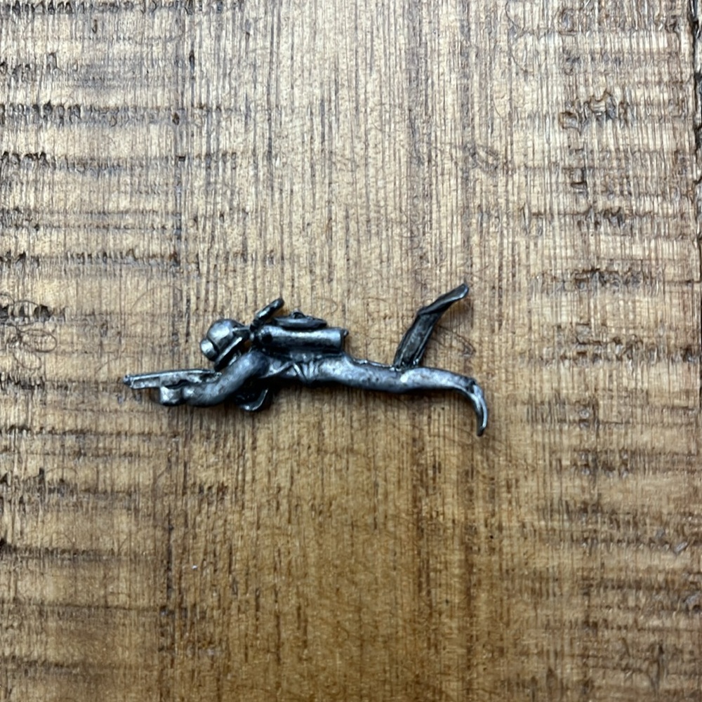 Scuba diver metal trinket